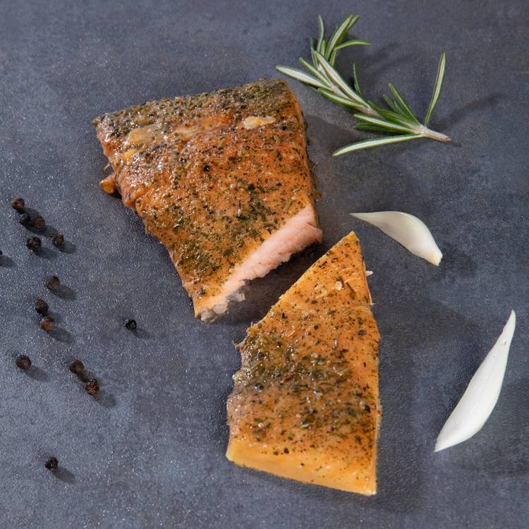 Le Pavé de saumon fumé à chaud à la provençale
