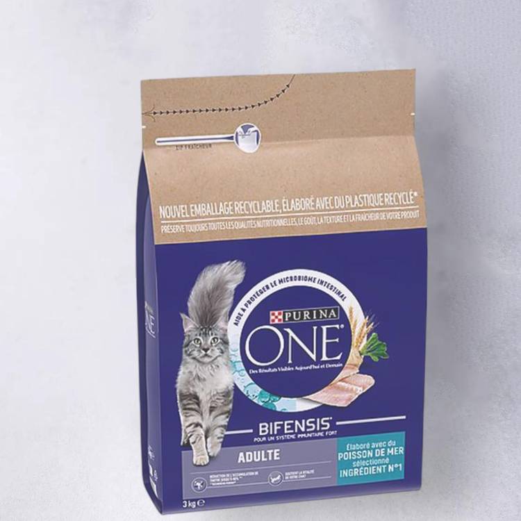 Les Croquettes au saumon et blé pour chat adulte "PURINA ONE"