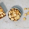 Le Biscuit salé à l'emmental et oignon rosé