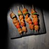 Les Brochettes de poulet marinées tomate et poivron
