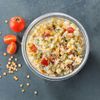 La salade de riz et lentille au saumon fumé