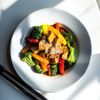 Le Wok de légumes et tofu au sésame