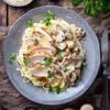 Les Pâtes aux champignons, crème, persil et poulet