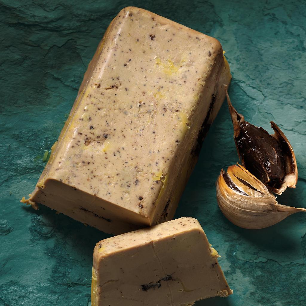 Le Foie gras de canard mi-cuit entier du Sud-Ouest à ail noir confit du Tarn | mon-marché.fr | Produits Frais | 200 g