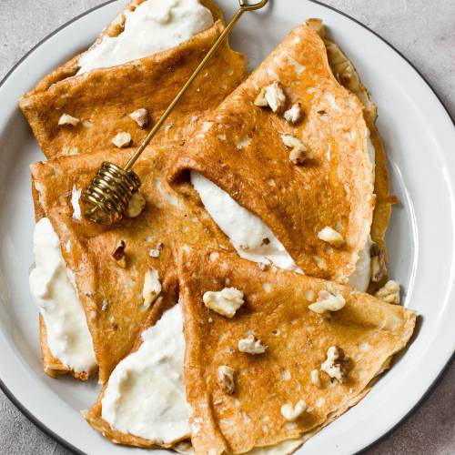 La Galette au blé noir chèvre-miel et noix