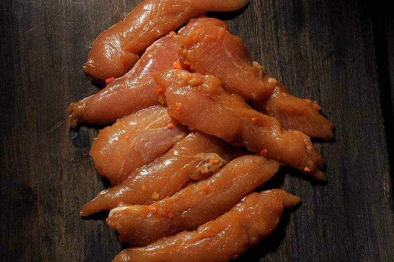 Les Aiguillettes de poulet laqué au miel 350g - Mon Marché