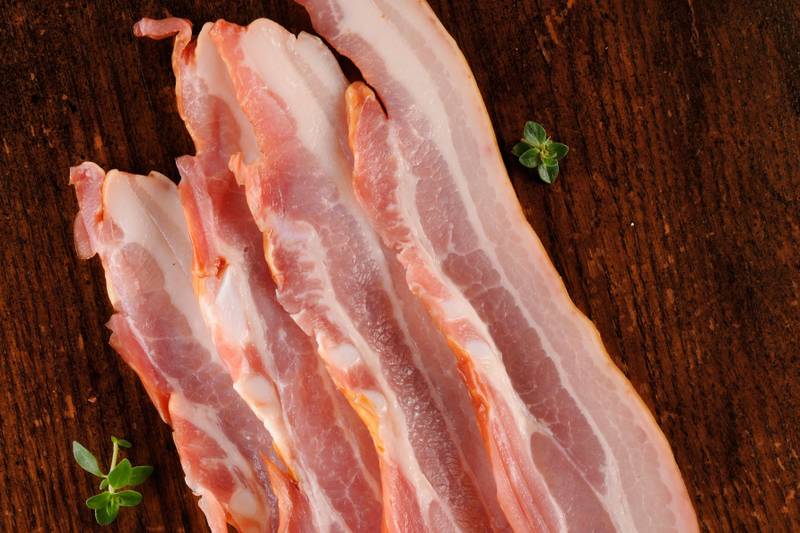 Les 4 tranches de poitrine de porc fumé - Mon Marché