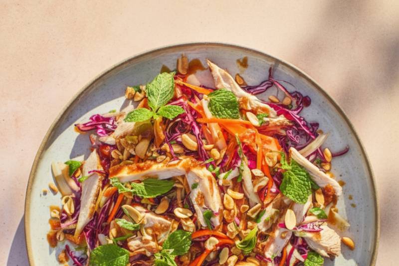 La Salade de chou rouge thaï au poulet