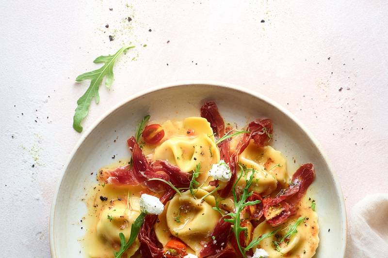 Les Mezzelune bresaola et pesto rosso