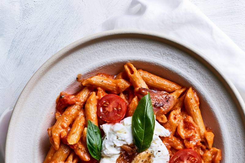 Les Pâtes aux tomates et burrata