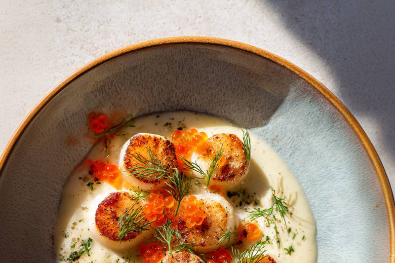 Les Saint-Jacques au beurre blanc et œufs de saumon
