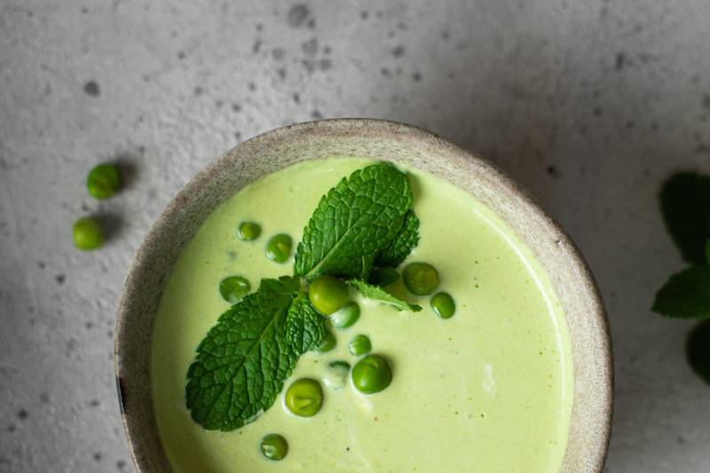 Le Velouté frais de petits pois, ricotta et menthe