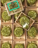 le-chevre-enrobe-ail-et-fines-herbes