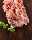 la-chiffonnade-de-jambon-serrano-stg