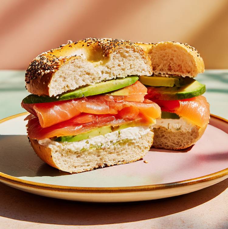 Recette Du Bagel Au Saumon Et Avocat Mon March Recette Du Bagel Au Saumon Et Avocat Mon March