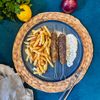 Les Brochettes kefta, frites & sauce blanche