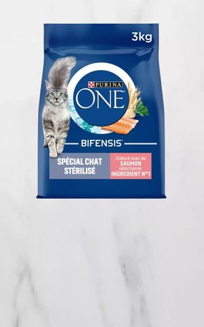 Les Croquettes pour chat stérilisé au saumon et blé "Purina One"
