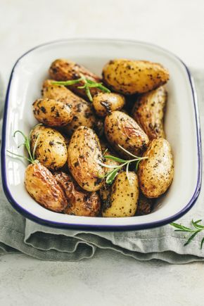 Les Pommes de terre grenaille cuites et confites à l’ail