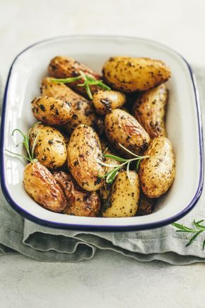 Les Pommes de terre grenaille cuites et confites à l’ail