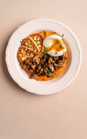 Le Halloumi rôti, patate douce et œuf mollet
