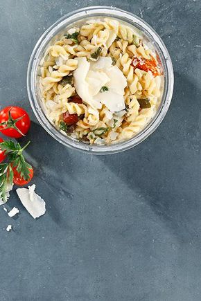 La Salade de torti aux courgettes et tomates sechées