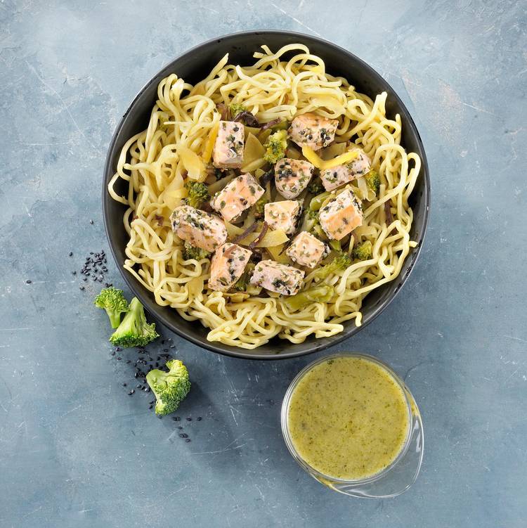 Le Wok de curry vert au saumon