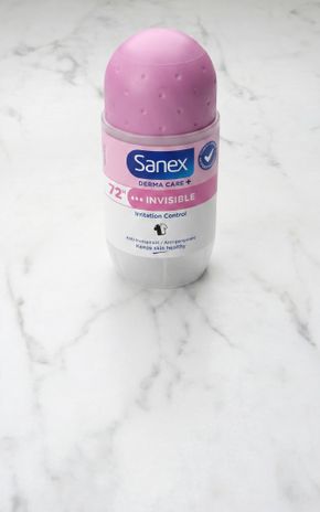 Le Déodorant roll-on dermo invisible "Sanex"
