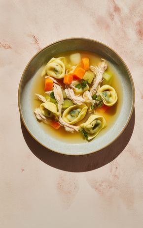 Le Bouillon de poulet aux tortellinis
