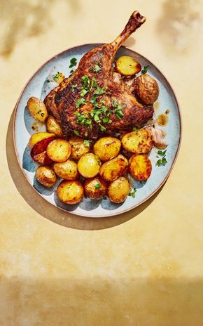 Le Confit de canard, pommes de terre rissolées