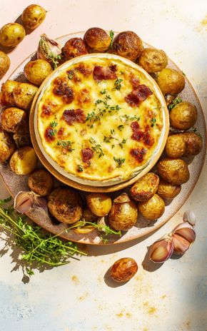 Le Mont-d’Or au four, lardons et grenailles smashées