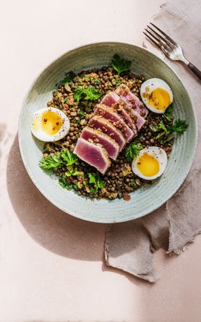 Le Power bowl thon, œufs & lentilles