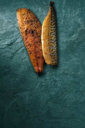 Les Filets de maquereau fumés au poivre