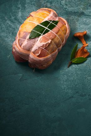 Le Rôti de pintade farci aux girolles