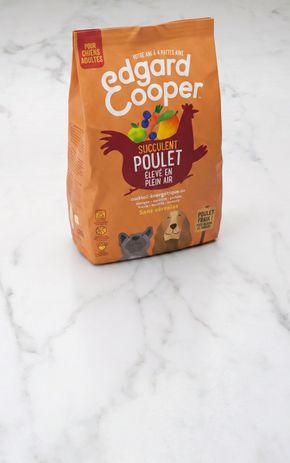 Les Croquettes pour chien au poulet, mangues, myrtilles, pommes et carottes "Edgard & Cooper"