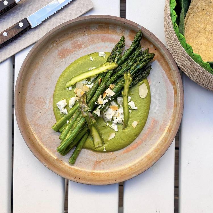 Les Asperges & mole verde