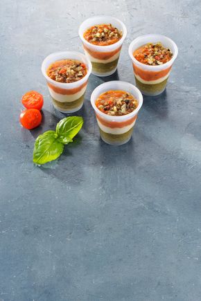 Les Verrines tomate, pesto et parmesan