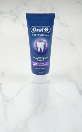 Le Dentifrice blanchissant "Oral-B"