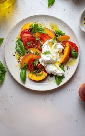 La Salade de tomate, pêche et burrata