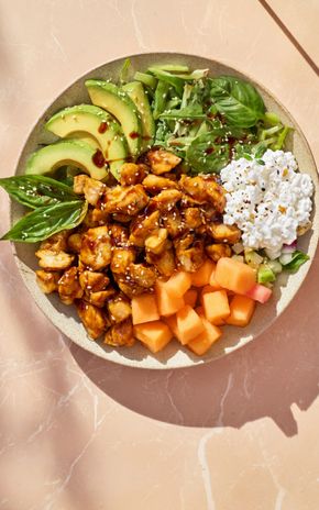 La Salade de poulet mariné