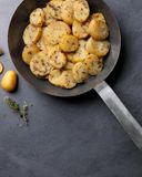 les-rondelles-de-pomme-de-terre-au-thym-cuites-a-basse-temperature