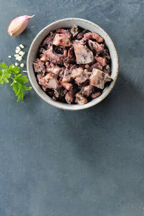 Les Tapas de poulpes marinés à l'ail et persil