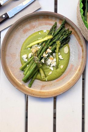 Les Asperges & mole verde