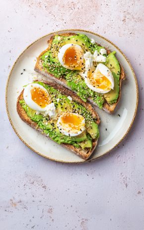 Le Toast avocat œufs mollets