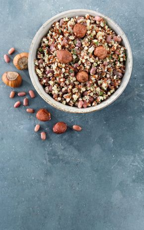 La Salade de quinoa et boulgour avec noisette, haricot azuki, thon et fromage frais