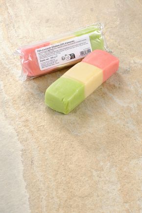 La Pâte d'amande tricolore