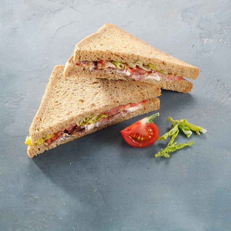 Le Club bacon lettuce tomatoes