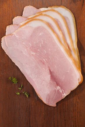 Le Jambon cuit supérieur à l'ancienne fumé avec couenne