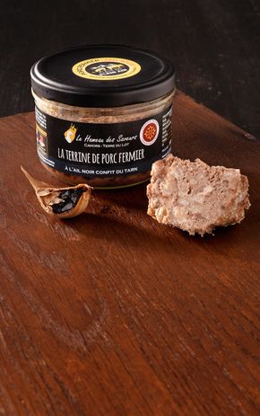 La Terrine de porc fermier à l'ail noir confit