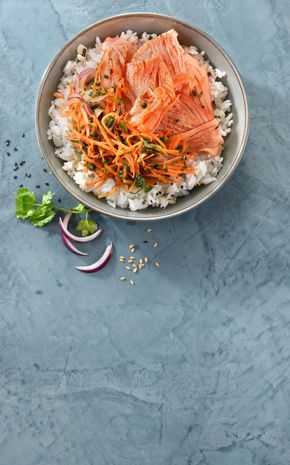 Le Poké chirashi aburi saumon