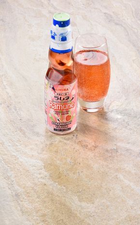 La Boisson gazeuse japonaise parfum fraise